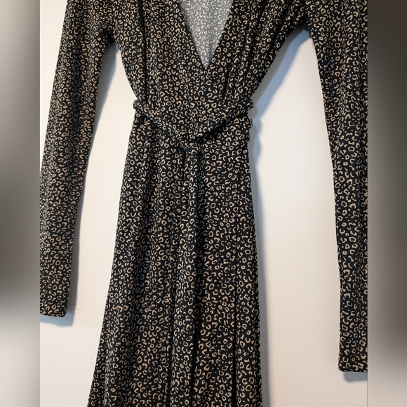 ANN TAYLOR - Cheeta Print Wrap Dress - Picture 8 of 9